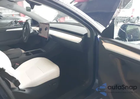 2024 Tesla Model Y Long Range Dual Motor All-Wheel Drive from USA, damaged, VIN 7SAYGDEE3RA268033